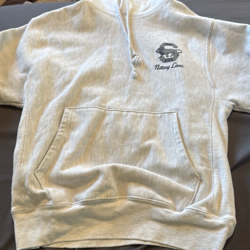 CHAMPION Penn State sweatshirt.